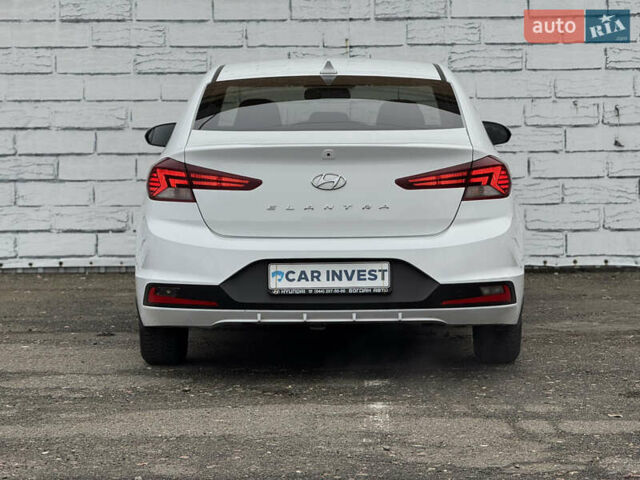 Белый Хендай Элантра, объемом двигателя 1.59 л и пробегом 247 тыс. км за 12500 $, фото 11 на Automoto.ua