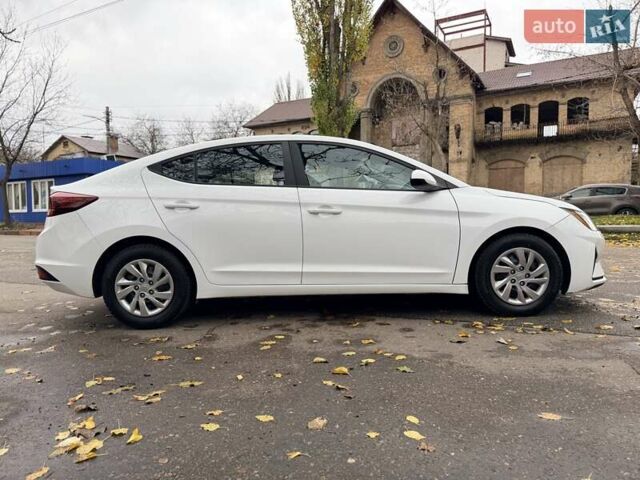Белый Хендай Элантра, объемом двигателя 2 л и пробегом 96 тыс. км за 13800 $, фото 7 на Automoto.ua