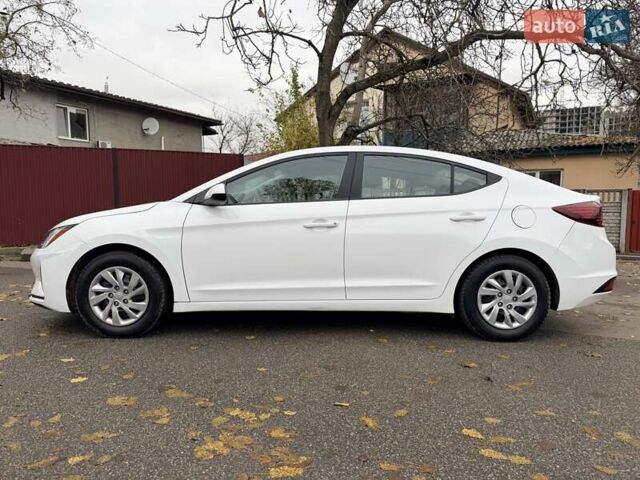 Белый Хендай Элантра, объемом двигателя 2 л и пробегом 96 тыс. км за 13800 $, фото 3 на Automoto.ua
