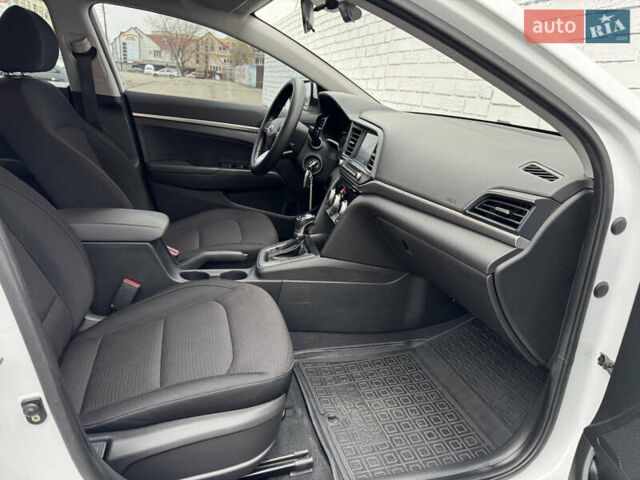 Белый Хендай Элантра, объемом двигателя 1.59 л и пробегом 247 тыс. км за 12500 $, фото 25 на Automoto.ua