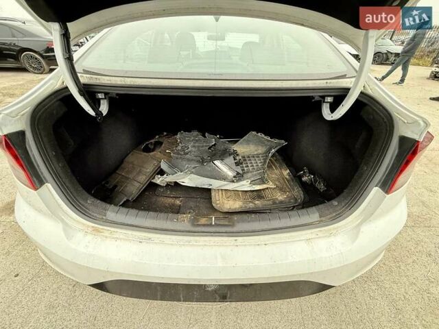 Белый Хендай Элантра, объемом двигателя 2 л и пробегом 164 тыс. км за 9200 $, фото 18 на Automoto.ua