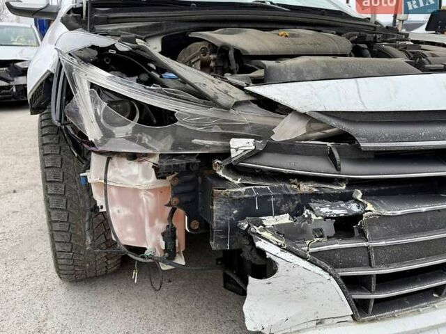 Белый Хендай Элантра, объемом двигателя 2 л и пробегом 164 тыс. км за 9400 $, фото 15 на Automoto.ua