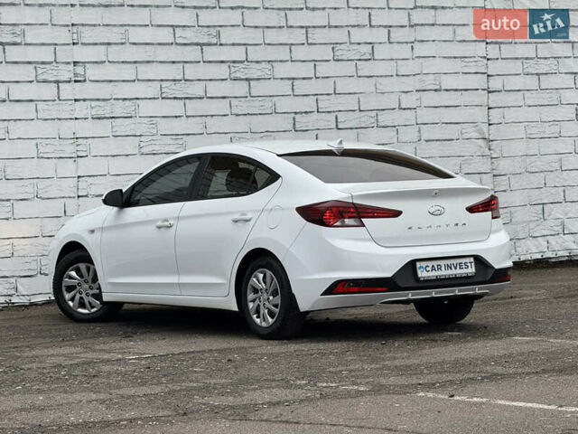 Белый Хендай Элантра, объемом двигателя 1.59 л и пробегом 247 тыс. км за 12500 $, фото 9 на Automoto.ua