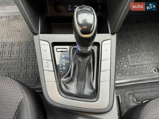 Белый Хендай Элантра, объемом двигателя 1.59 л и пробегом 247 тыс. км за 12500 $, фото 23 на Automoto.ua