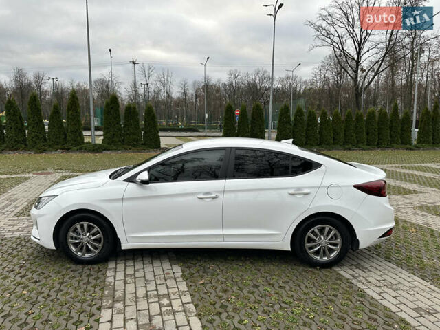 Белый Хендай Элантра, объемом двигателя 1.59 л и пробегом 140 тыс. км за 14500 $, фото 6 на Automoto.ua