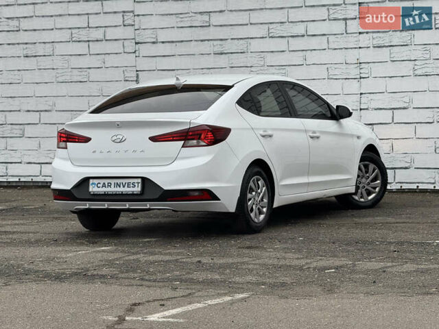 Белый Хендай Элантра, объемом двигателя 1.59 л и пробегом 247 тыс. км за 12500 $, фото 14 на Automoto.ua