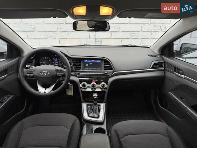 Белый Хендай Элантра, объемом двигателя 1.59 л и пробегом 247 тыс. км за 12500 $, фото 16 на Automoto.ua