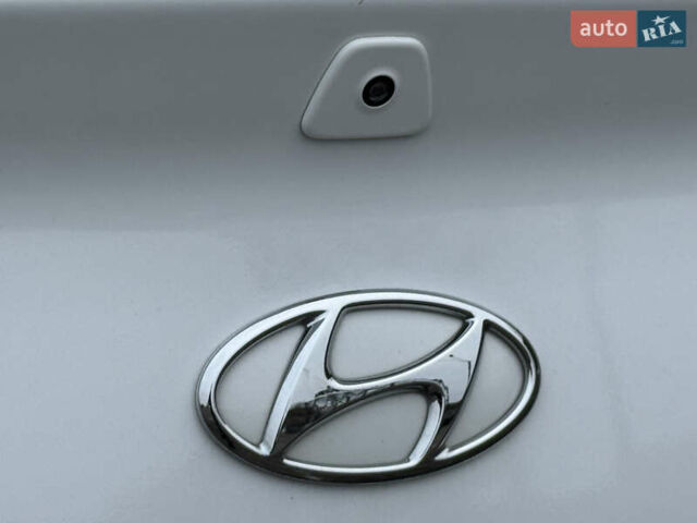 Белый Хендай Элантра, объемом двигателя 1.59 л и пробегом 247 тыс. км за 12500 $, фото 13 на Automoto.ua