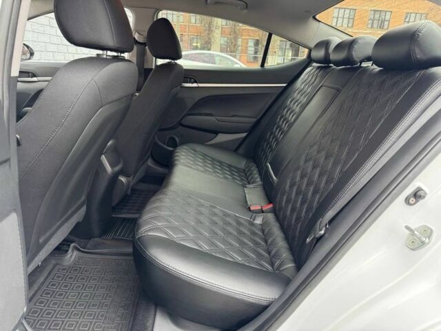 Белый Хендай Элантра, объемом двигателя 1.6 л и пробегом 247 тыс. км за 12500 $, фото 10 на Automoto.ua