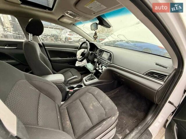 Белый Хендай Элантра, объемом двигателя 2 л и пробегом 164 тыс. км за 9400 $, фото 22 на Automoto.ua