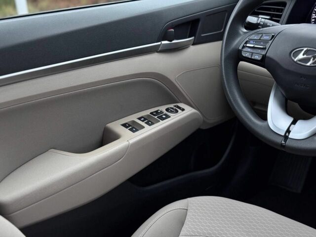 Білий Хендай Елантра, об'ємом двигуна 2 л та пробігом 84 тис. км за 13600 $, фото 17 на Automoto.ua