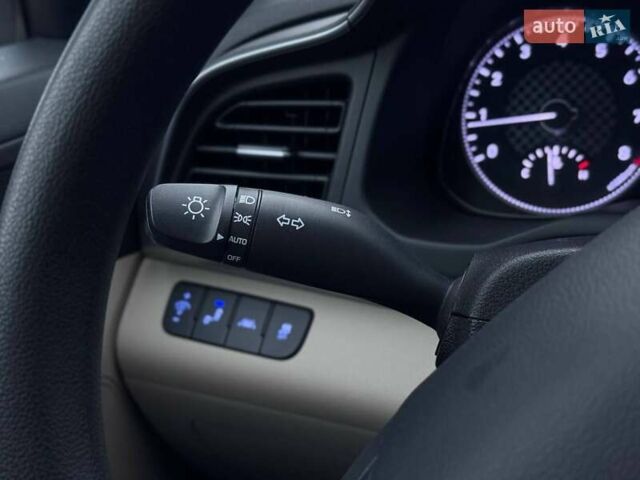 Білий Хендай Елантра, об'ємом двигуна 2 л та пробігом 84 тис. км за 13600 $, фото 28 на Automoto.ua