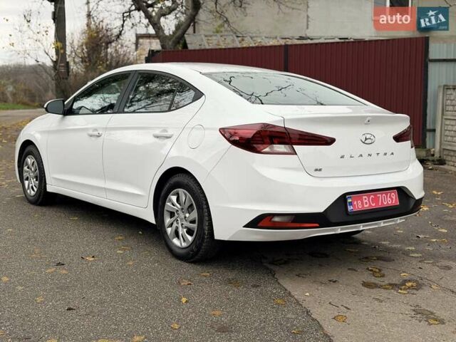 Белый Хендай Элантра, объемом двигателя 2 л и пробегом 96 тыс. км за 13800 $, фото 4 на Automoto.ua