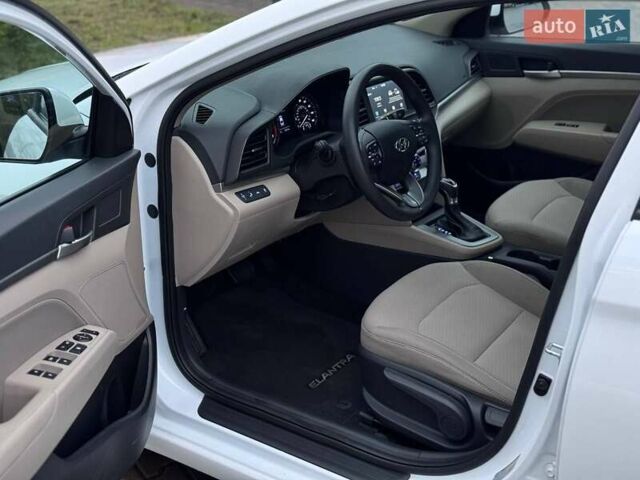 Білий Хендай Елантра, об'ємом двигуна 2 л та пробігом 84 тис. км за 13600 $, фото 26 на Automoto.ua