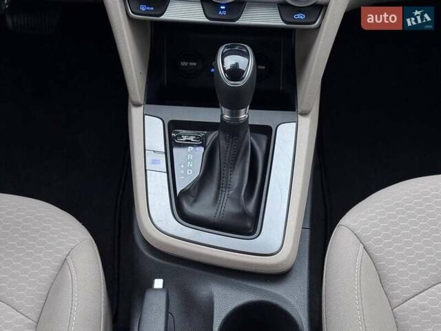 Білий Хендай Елантра, об'ємом двигуна 2 л та пробігом 84 тис. км за 13600 $, фото 27 на Automoto.ua