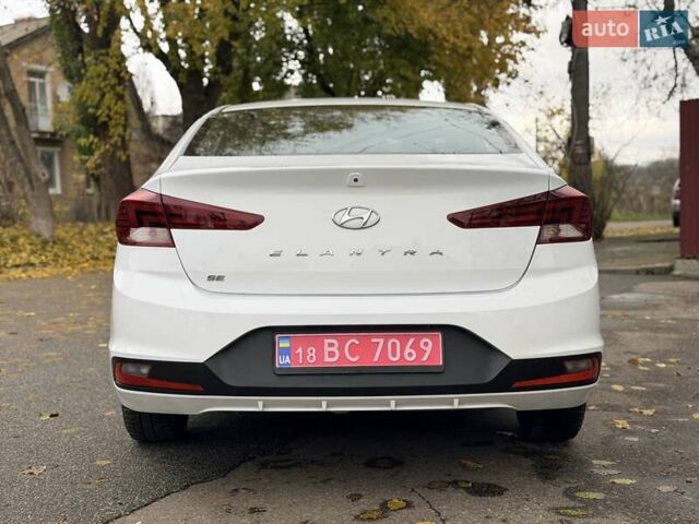 Белый Хендай Элантра, объемом двигателя 2 л и пробегом 96 тыс. км за 13800 $, фото 5 на Automoto.ua
