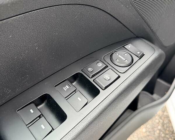 Белый Хендай Элантра, объемом двигателя 2 л и пробегом 96 тыс. км за 13800 $, фото 17 на Automoto.ua