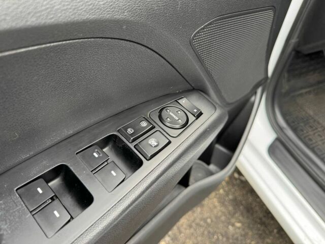 Белый Хендай Элантра, объемом двигателя 1.6 л и пробегом 247 тыс. км за 12500 $, фото 16 на Automoto.ua