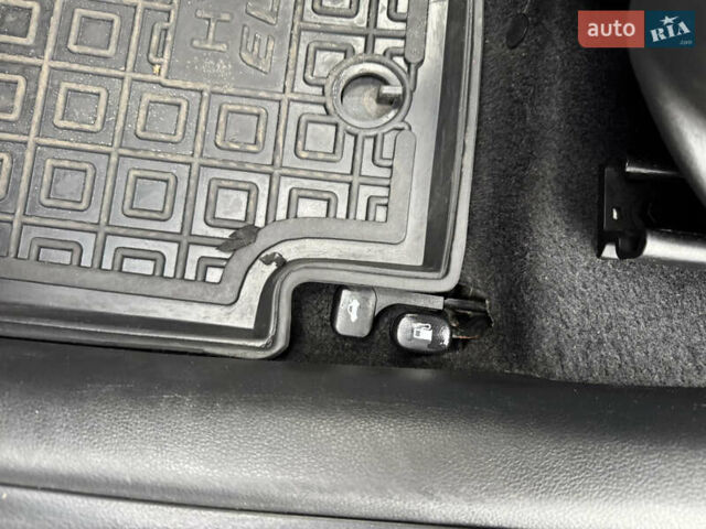 Белый Хендай Элантра, объемом двигателя 1.59 л и пробегом 247 тыс. км за 12500 $, фото 20 на Automoto.ua