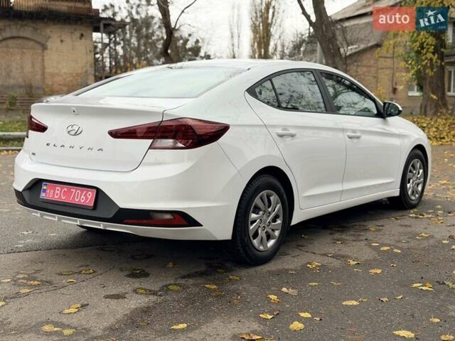 Белый Хендай Элантра, объемом двигателя 2 л и пробегом 96 тыс. км за 13800 $, фото 6 на Automoto.ua