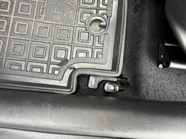 Белый Хендай Элантра, объемом двигателя 1.6 л и пробегом 247 тыс. км за 12500 $, фото 15 на Automoto.ua