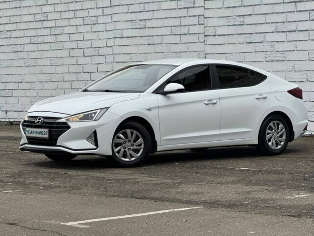 Белый Хендай Элантра, объемом двигателя 1.6 л и пробегом 247 тыс. км за 12500 $, фото 2 на Automoto.ua