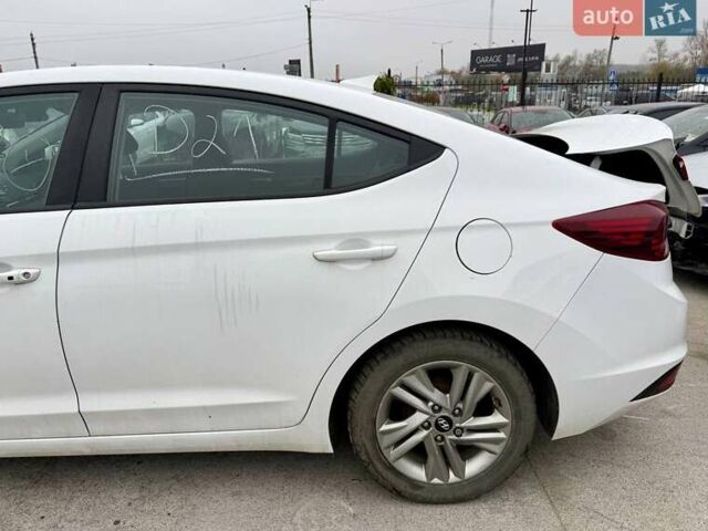 Белый Хендай Элантра, объемом двигателя 2 л и пробегом 164 тыс. км за 9200 $, фото 7 на Automoto.ua