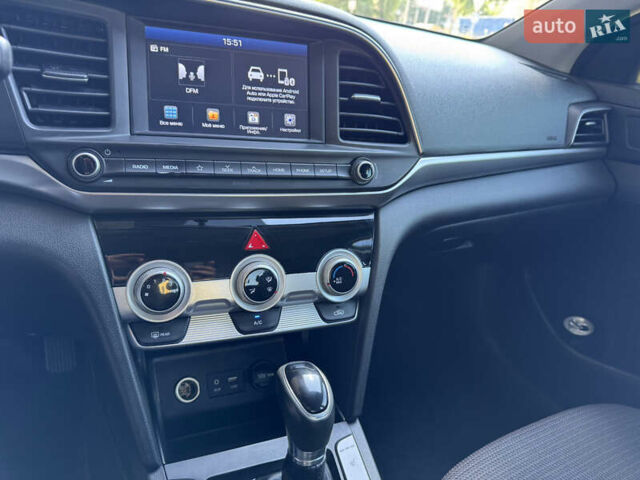 Білий Хендай Елантра, об'ємом двигуна 1.59 л та пробігом 270 тис. км за 12500 $, фото 19 на Automoto.ua