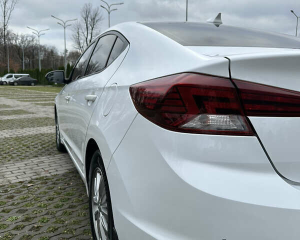 Белый Хендай Элантра, объемом двигателя 1.59 л и пробегом 140 тыс. км за 14500 $, фото 7 на Automoto.ua