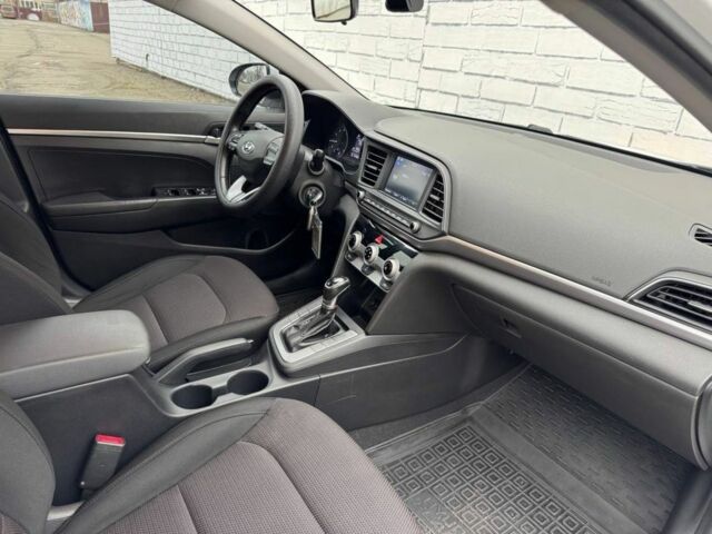 Белый Хендай Элантра, объемом двигателя 1.6 л и пробегом 247 тыс. км за 12500 $, фото 14 на Automoto.ua