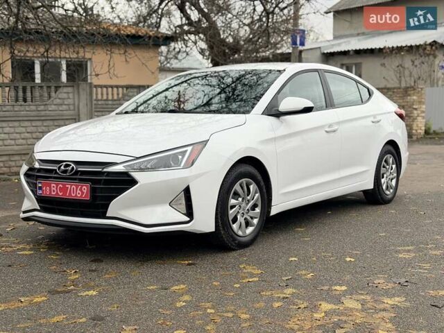 Белый Хендай Элантра, объемом двигателя 2 л и пробегом 96 тыс. км за 13800 $, фото 2 на Automoto.ua