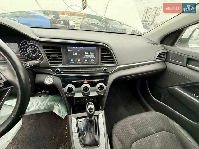 Белый Хендай Элантра, объемом двигателя 2 л и пробегом 164 тыс. км за 9400 $, фото 25 на Automoto.ua