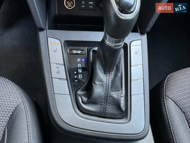 Білий Хендай Елантра, об'ємом двигуна 1.59 л та пробігом 270 тис. км за 12500 $, фото 22 на Automoto.ua