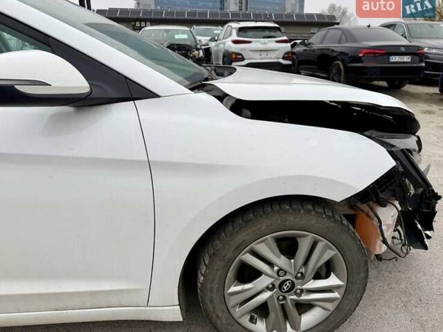 Белый Хендай Элантра, объемом двигателя 2 л и пробегом 164 тыс. км за 9200 $, фото 11 на Automoto.ua