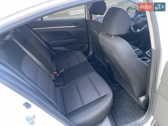 Белый Хендай Элантра, объемом двигателя 1.59 л и пробегом 132 тыс. км за 13500 $, фото 11 на Automoto.ua