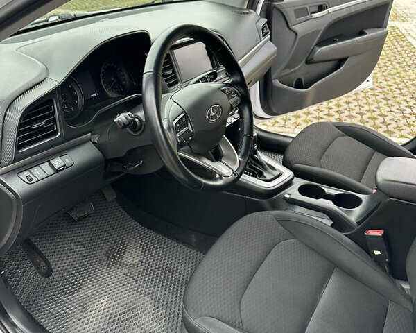 Белый Хендай Элантра, объемом двигателя 1.59 л и пробегом 140 тыс. км за 14500 $, фото 11 на Automoto.ua