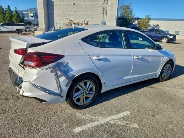 Белый Хендай Элантра, объемом двигателя 2 л и пробегом 70 тыс. км за 1500 $, фото 2 на Automoto.ua