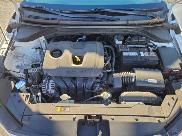 Белый Хендай Элантра, объемом двигателя 2 л и пробегом 70 тыс. км за 1500 $, фото 10 на Automoto.ua