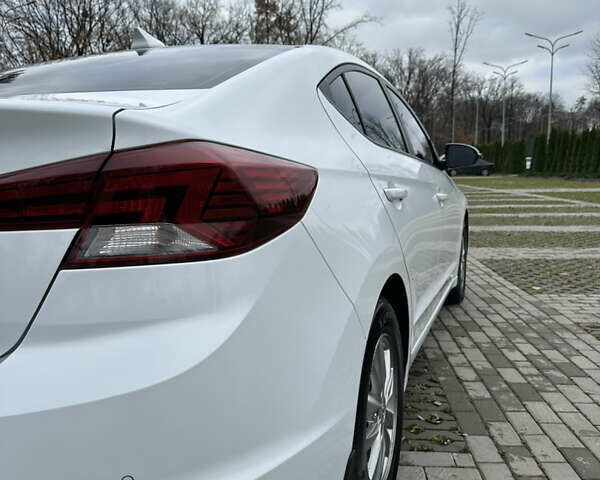 Белый Хендай Элантра, объемом двигателя 1.59 л и пробегом 140 тыс. км за 14500 $, фото 8 на Automoto.ua