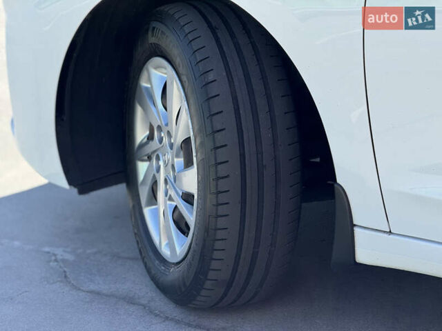 Білий Хендай Елантра, об'ємом двигуна 1.59 л та пробігом 270 тис. км за 12500 $, фото 12 на Automoto.ua