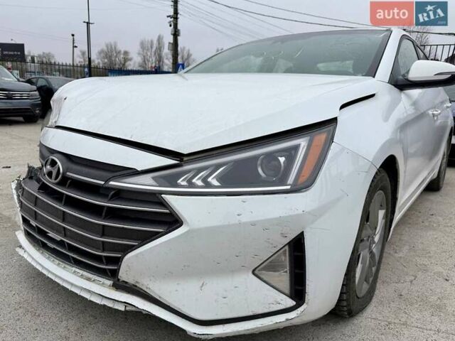 Белый Хендай Элантра, объемом двигателя 2 л и пробегом 164 тыс. км за 9400 $, фото 2 на Automoto.ua