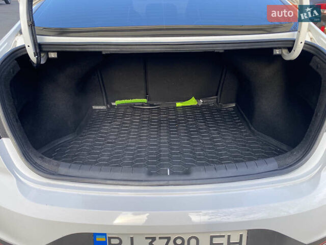 Белый Хендай Элантра, объемом двигателя 1.59 л и пробегом 132 тыс. км за 13500 $, фото 13 на Automoto.ua