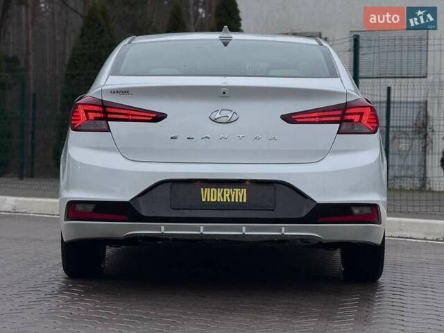 Білий Хендай Елантра, об'ємом двигуна 2 л та пробігом 84 тис. км за 13600 $, фото 6 на Automoto.ua