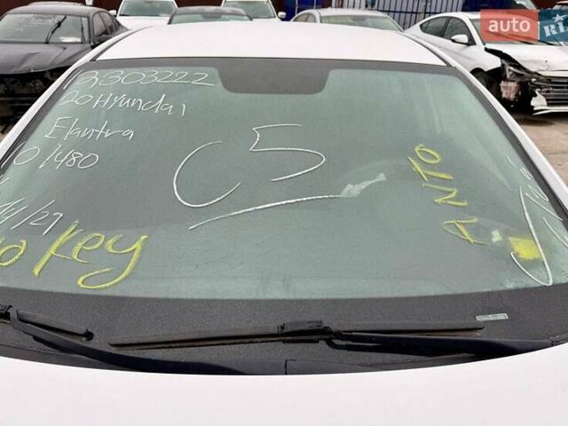 Білий Хендай Елантра, об'ємом двигуна 2 л та пробігом 96 тис. км за 9200 $, фото 4 на Automoto.ua