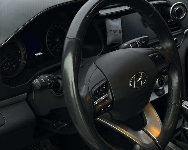 Белый Хендай Элантра, объемом двигателя 1.59 л и пробегом 46 тыс. км за 14000 $, фото 19 на Automoto.ua