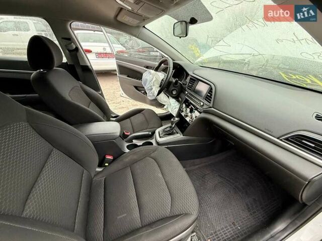 Білий Хендай Елантра, об'ємом двигуна 2 л та пробігом 96 тис. км за 9200 $, фото 22 на Automoto.ua