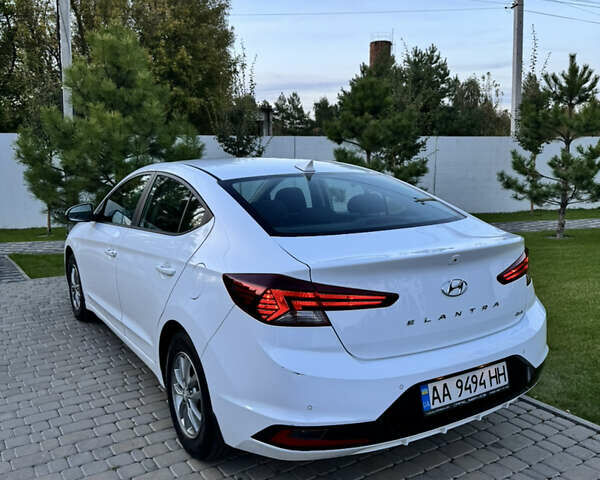 Белый Хендай Элантра, объемом двигателя 2 л и пробегом 84 тыс. км за 17000 $, фото 5 на Automoto.ua