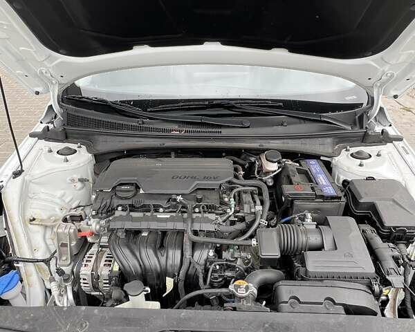 Білий Хендай Елантра, об'ємом двигуна 2 л та пробігом 56 тис. км за 16800 $, фото 24 на Automoto.ua