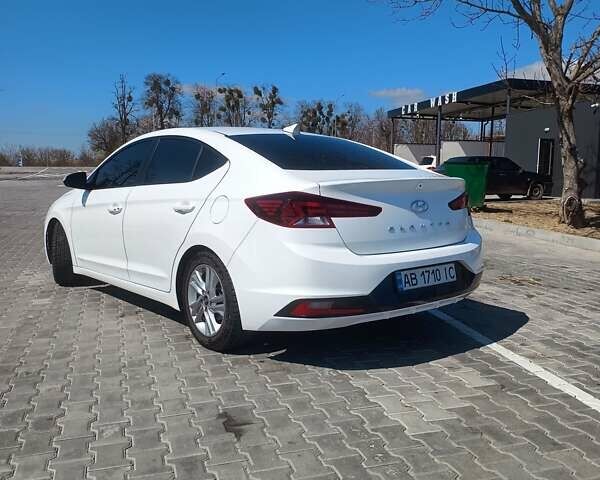 Белый Хендай Элантра, объемом двигателя 2 л и пробегом 77 тыс. км за 15600 $, фото 9 на Automoto.ua