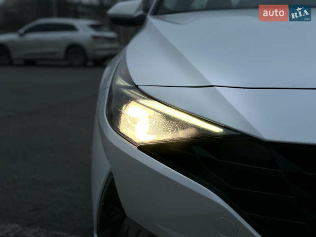Білий Хендай Елантра, об'ємом двигуна 1.6 л та пробігом 63 тис. км за 18700 $, фото 8 на Automoto.ua